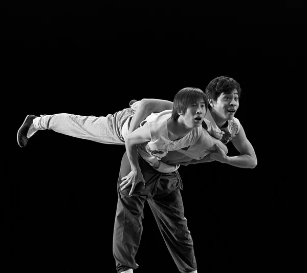 Nowoczesne duet tancerzy — Zdjęcie stockowe