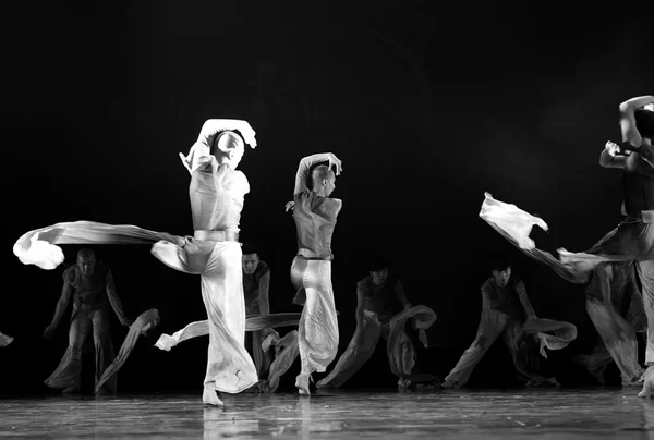 Chinese modern dancers — Stock Photo, Image