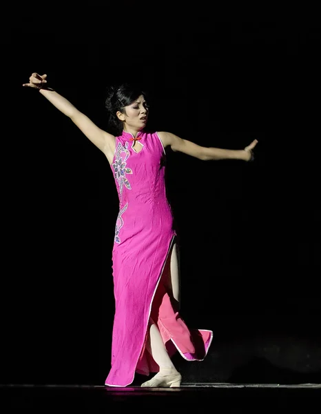 Pretty chinese dancer — Stock Photo, Image