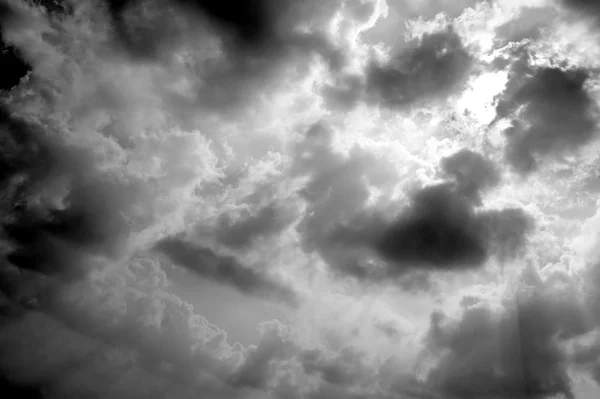 Camada de nuvem e céu azul — Fotografia de Stock