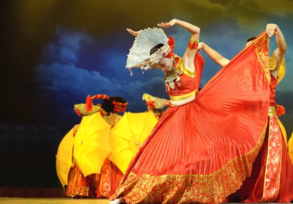 Dança étnica chinesa de nacionalidade Yi Imagem De Stock