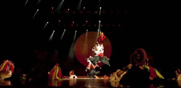 Dança étnica chinesa de nacionalidade Yi — Fotografia de Stock