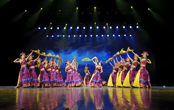 Chinese ethnic dance of Yi nationality — Stock Photo, Image