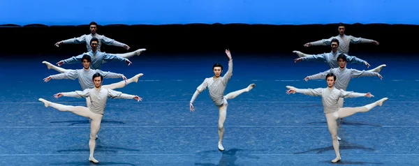 Dançarinos de ballet de salto — Fotografia de Stock