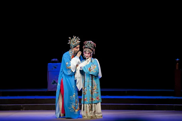 Acteurs d'opéra traditionnels chinois avec costume théâtral — Photo