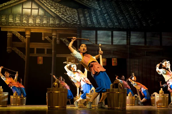 Chinese national dancers perform on stage — Stock Photo, Image