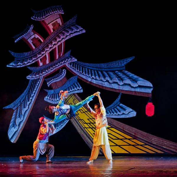 Chińscy tancerze nowoczesni — Zdjęcie stockowe