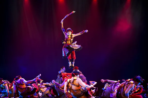 Chinese tibetan national dancers — Stock Photo, Image