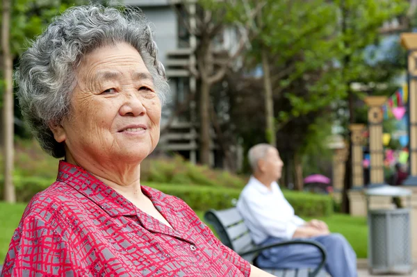 Portret van een gelukkig grootmoeder — Stockfoto
