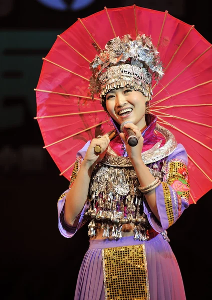 Kínai etnikai miao-énekes — Stock Fotó
