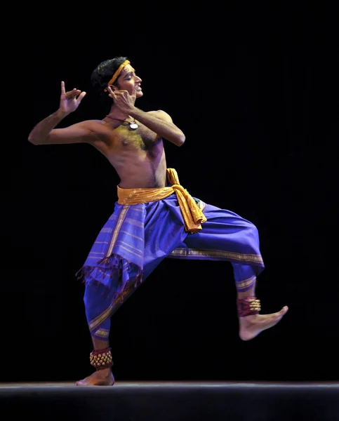 Indian Bharatanatyam dancer — Stock Photo, Image