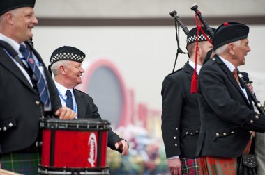Touring İskoçya İskoçya müzisyenlerin performansını göster