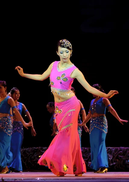 Китайский дайский танец — стоковое фото