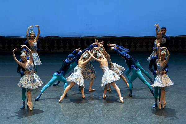 Bailarines nacionales de ballet —  Fotos de Stock