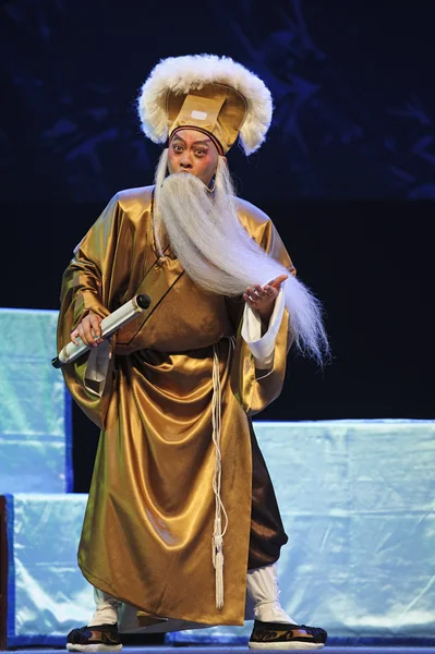 Chinesischer traditioneller Opernschauspieler mit theatralischem Kostüm — Stockfoto