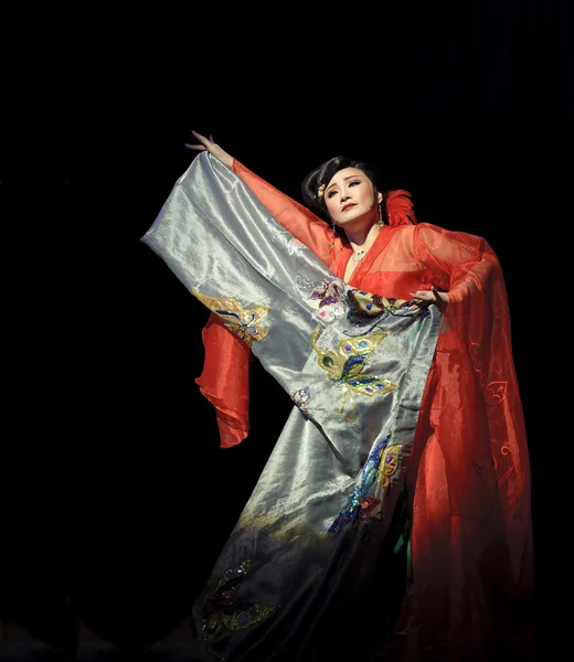 Pretty chinese traditional opera actress with theatrical costume — Stock Photo, Image