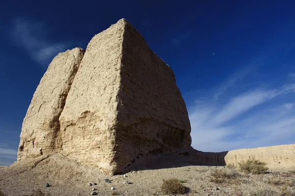 El segundo muelle de la Gran Muralla en el desierto de Gobi en la ciudad de Jiayuguan, China — Foto de Stock