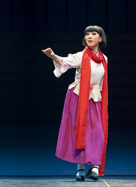 Pretty chinese traditional opera actress with theatrical costume — Stock Photo, Image