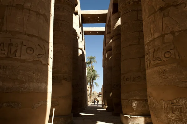 A karnaki templom, a Luxor, Egyiptom oszlopokkal — Stock Fotó