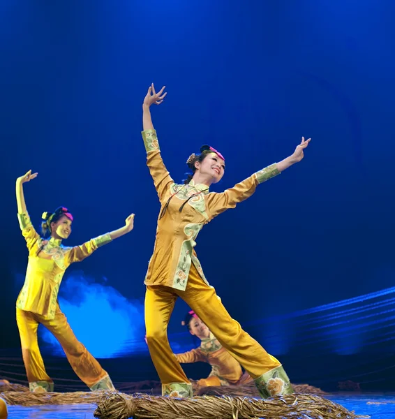 Chinese national dancers — Stok fotoğraf