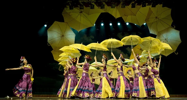Danza etnica cinese di nazionalità Yi — Foto Stock