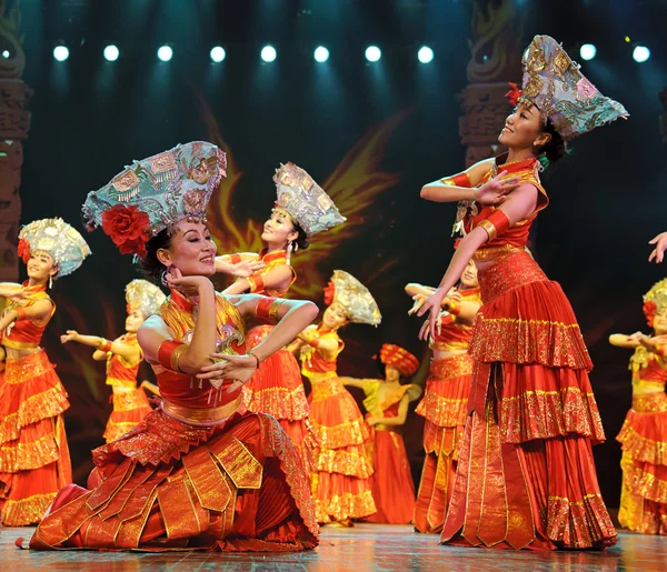 Čínských etnických tanců yi národnosti — Stock fotografie