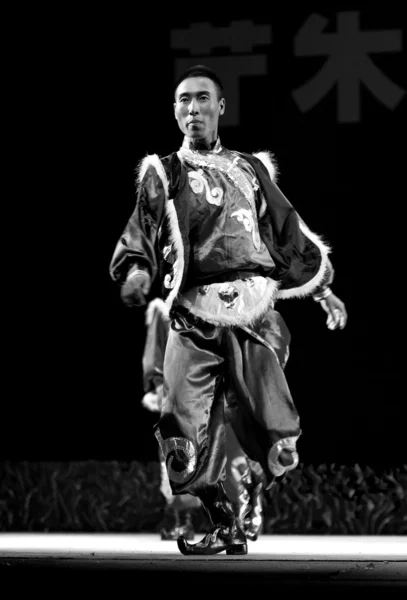 Chinese Yi ethnic dance — Stock Photo, Image