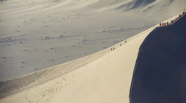 People in a sand dune ridge,take photo by plane — Stock Photo, Image