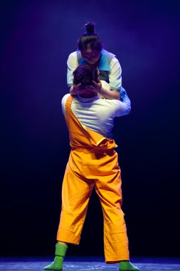 Çinli modern dansçılar