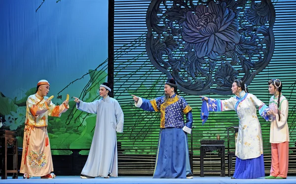 Chinese traditional opera actor with theatrical costume — Stock Photo, Image