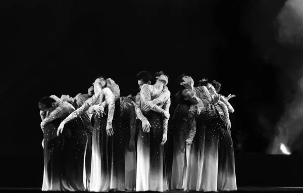 Dança de grupo moderna — Fotografia de Stock