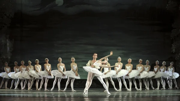 Лебедине озеро балет, виступали російський Королівський балет — стокове фото