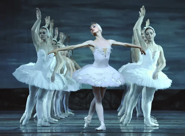 Ballet lago de cisne realizado por ballet real ruso — Foto de Stock