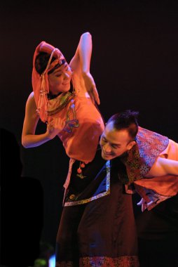 Çin etnik dansçılar