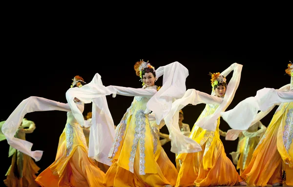 Chinese national dancers — Stock Photo, Image
