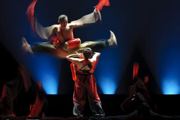 Chinese national dancers — Stockfoto