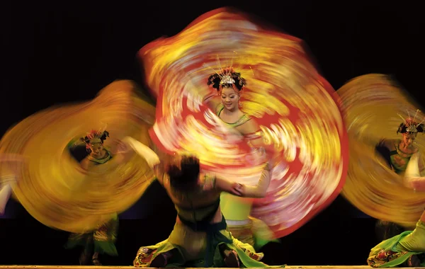 Chinese rollende nationale danser — Stockfoto
