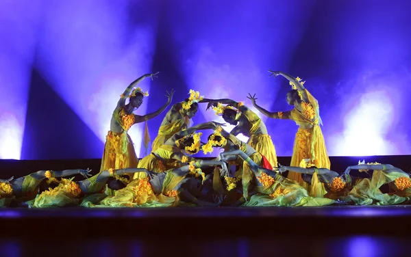 Chinese national dancers — Stock Photo, Image