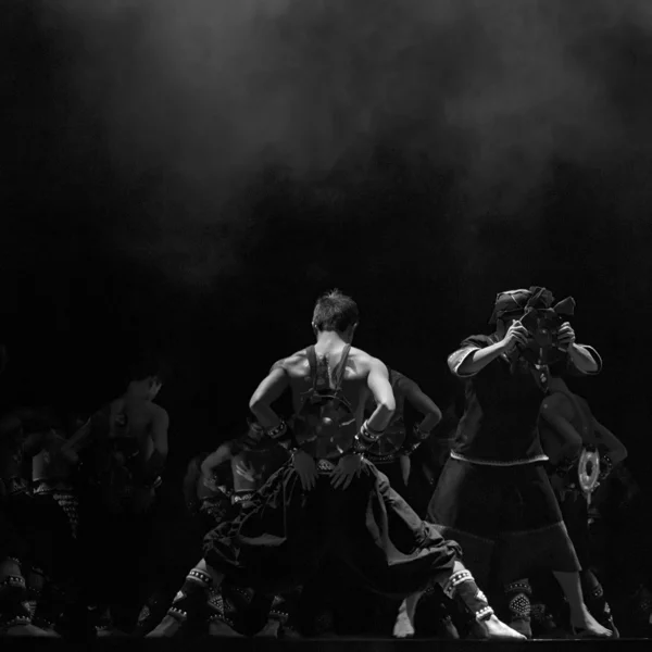 Chinese national dancers — Stok fotoğraf