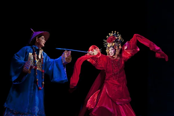 Ator de ópera tradicional chinesa com traje teatral — Fotografia de Stock