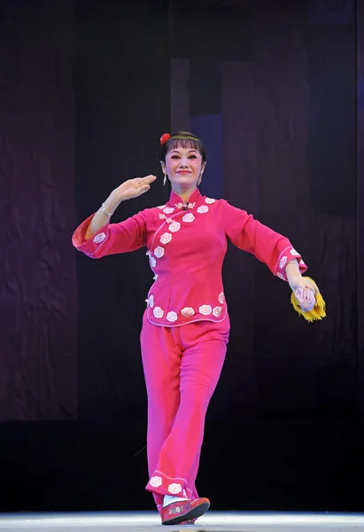 Pretty chinese traditional opera actress with theatrical costume — Stock Photo, Image