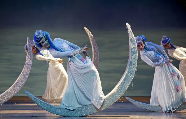 Bailarines nacionales chinos de Mosuo — Foto de Stock