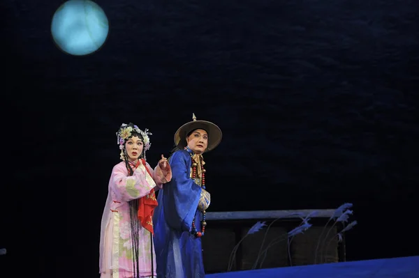 Ator de ópera tradicional chinesa com traje teatral — Fotografia de Stock