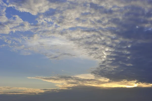Nori și cer la apus — Fotografie, imagine de stoc