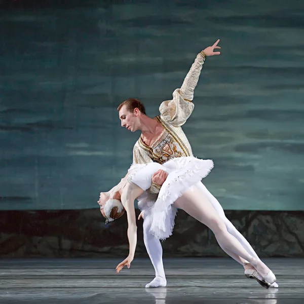 Swan Lake ballet dancers — Stock Photo, Image