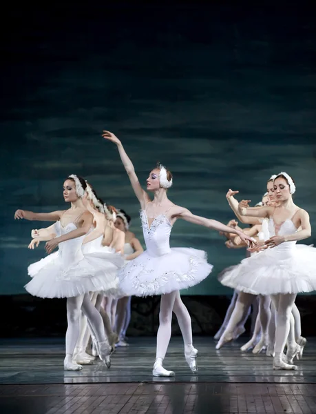 Swan lake balletdansers — Stockfoto