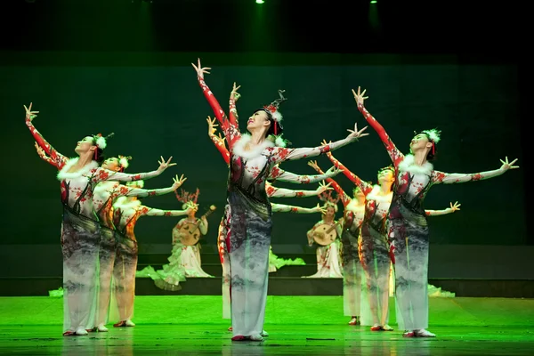 Chinese folk dance performance — Stock Photo, Image