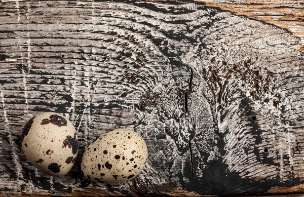 Quail eggs on wooden background — Stock Photo, Image