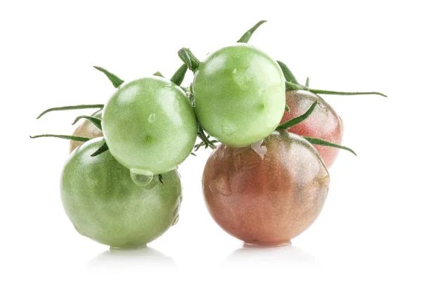 Tomates Mûres Non Mûres Isolées Sur Fond Blanc — Photo