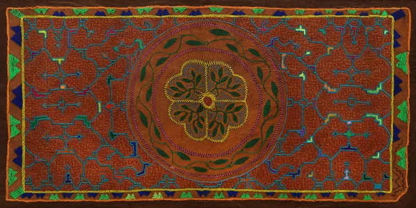 La alfombra está pintada a mano y bordada por artistas peruanos — Foto de Stock